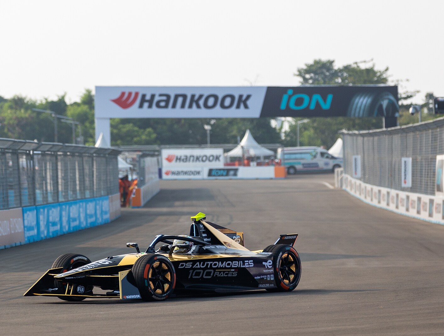 Germans Wehrlein và Günther giành chiến thắng trong Cuộc đua Hankook iON dưới cái nóng của Indonesia | Hankook Tire Việt Nam
